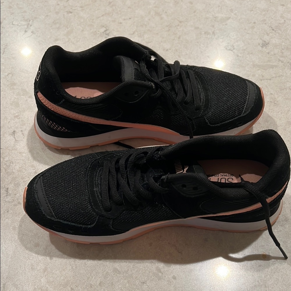 PUMA Women's Black and Pink Athletic Shoes